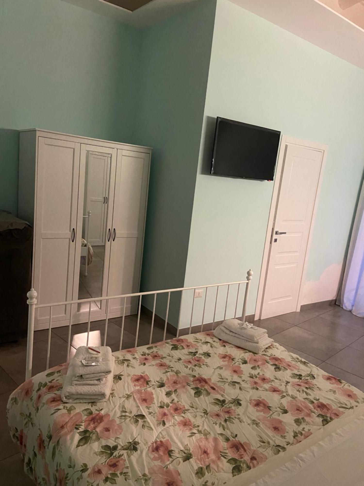 Beb La Gemma Bed and Breakfast Neapel Exteriör bild
