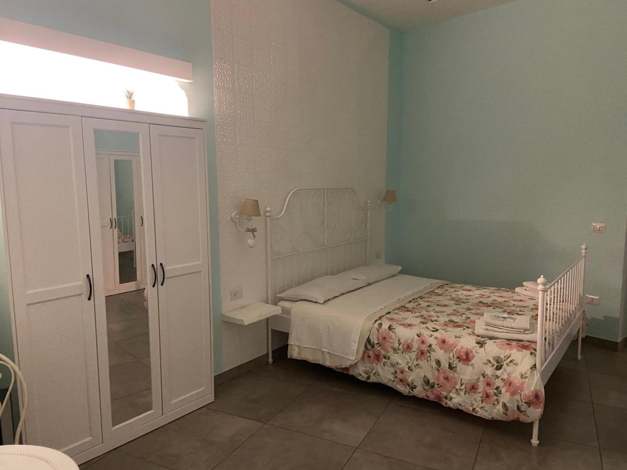Beb La Gemma Bed and Breakfast Neapel Exteriör bild
