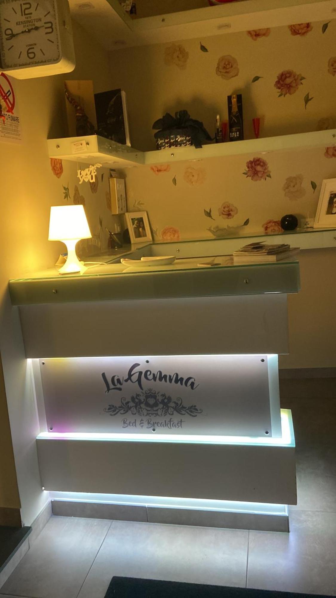 Beb La Gemma Bed and Breakfast Neapel Exteriör bild