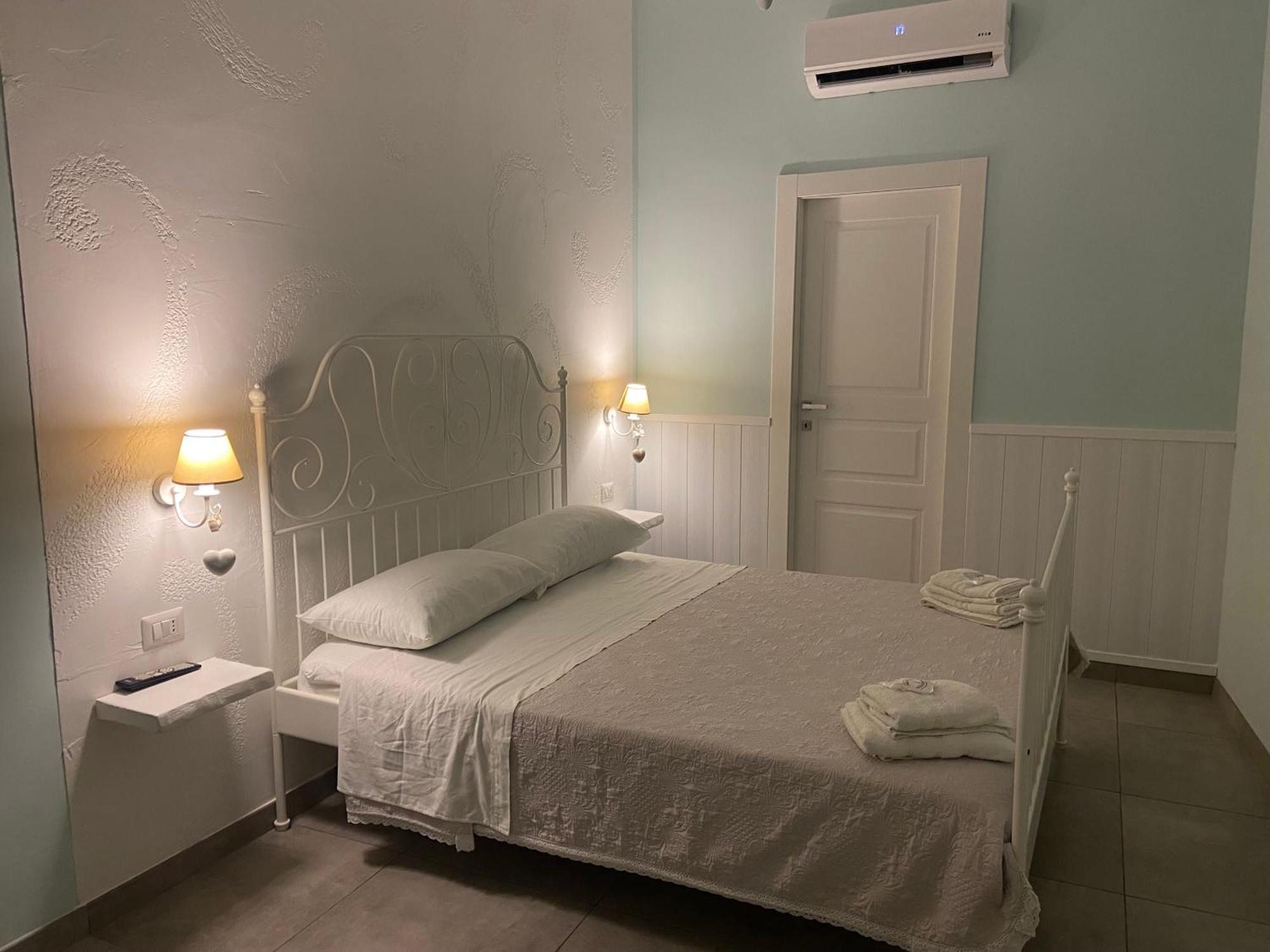 Beb La Gemma Bed and Breakfast Neapel Exteriör bild