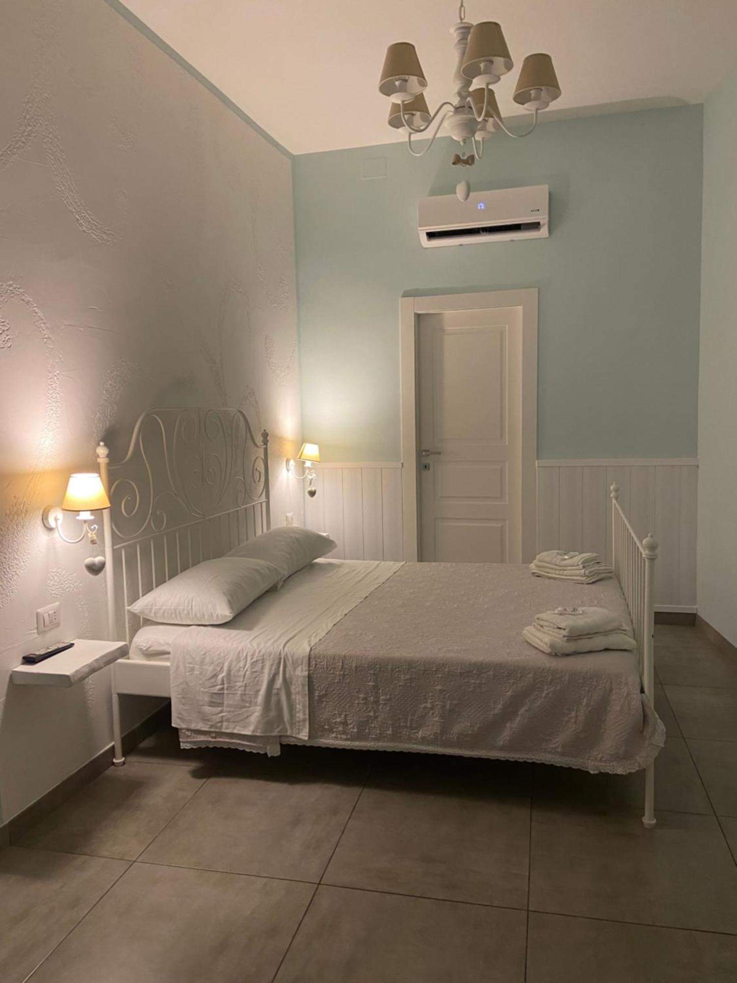 Beb La Gemma Bed and Breakfast Neapel Exteriör bild