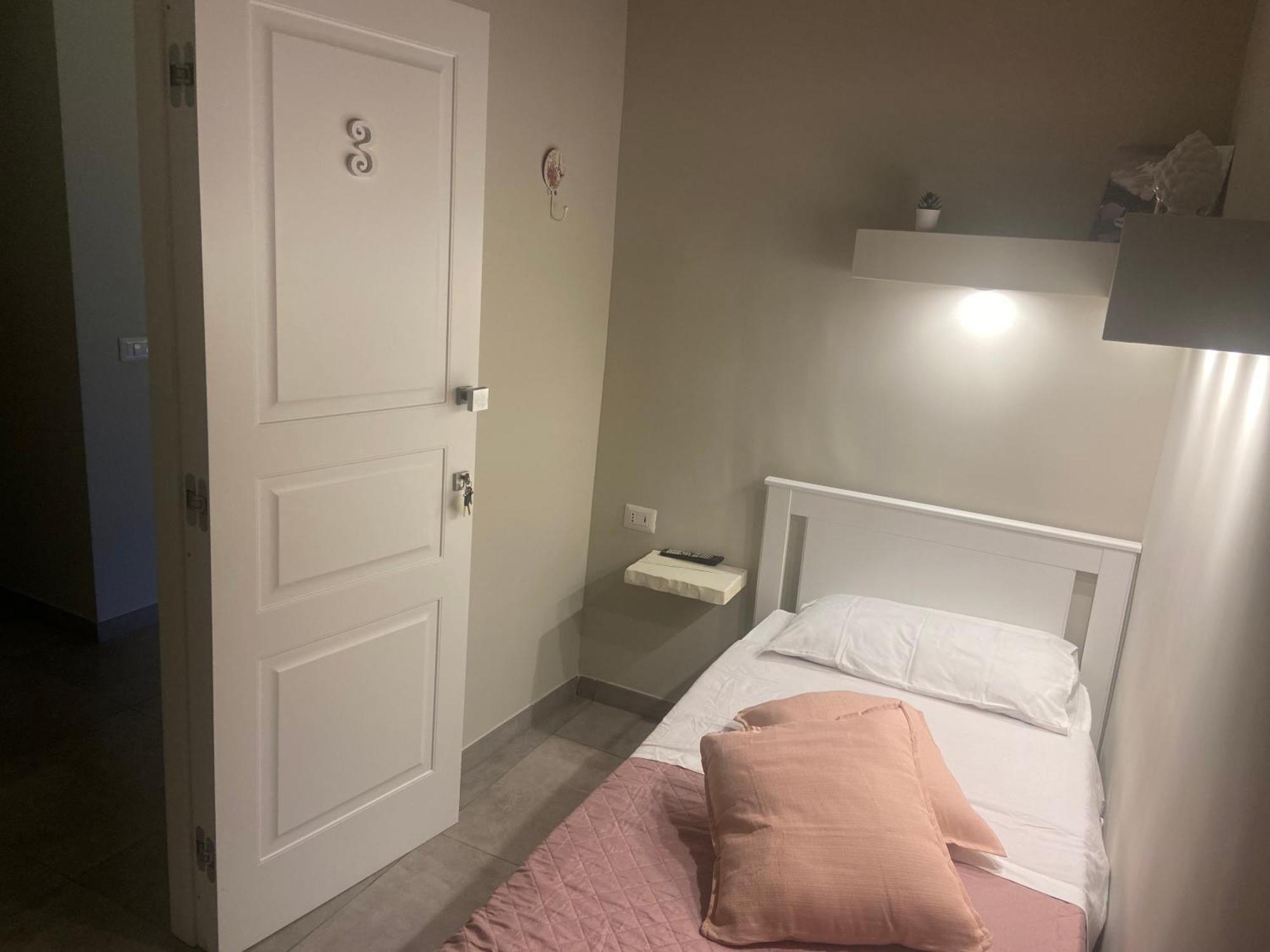 Beb La Gemma Bed and Breakfast Neapel Exteriör bild